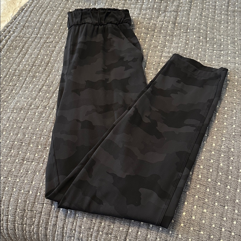 Lululemon Women's Stretch High-Rise 7/8 Pant, Size 2, Camo